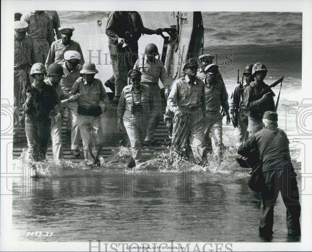 1977 Press Photo Actor Gregory Peck as Gen Douglas MacArthur in "MacArthur" Film - Historic Images