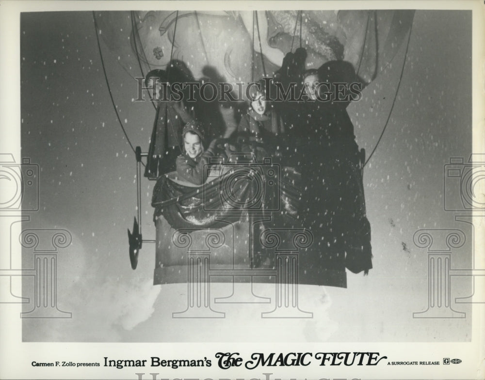 1975 Press Photo Actors In Scene From Ingmar Bergman Movie &quot;The Magic Flute&quot; - Historic Images