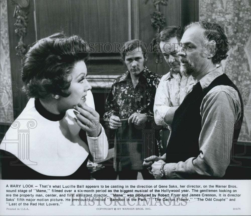 1974 Press Photo Lucille Ball and director Gene Saks on set of "Mame" - Historic Images