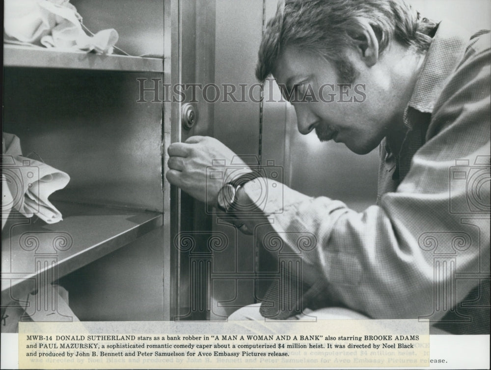 Press Photo Donald Sutherland in "A Man A Woman and A Bank" - Historic Images
