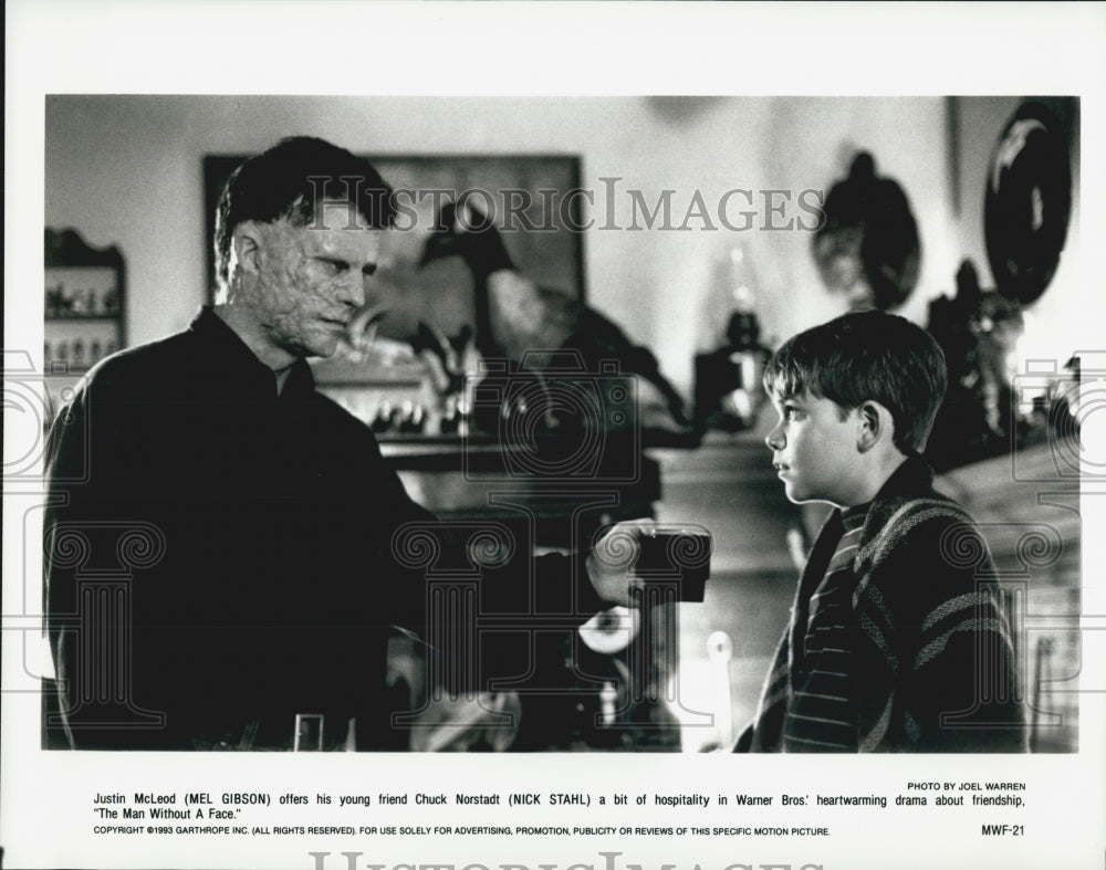 1993 Press Photo Actor Mel Gibson, Nick Stahl in "The Man Without a Face" Film - Historic Images