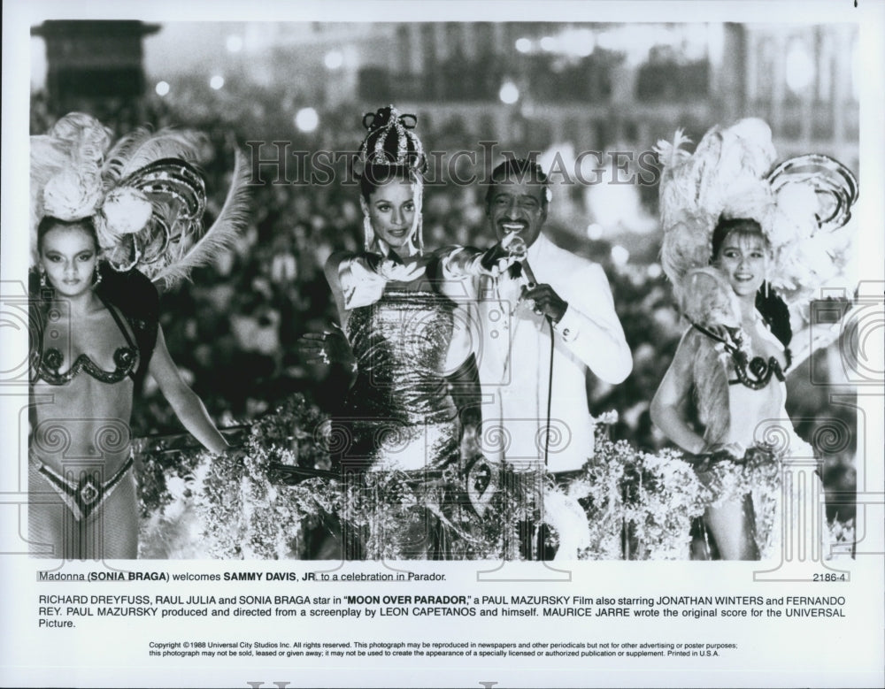 1988 Press Photo Sonia Braga & Sammy Davis Jr. in "Moon Over Parador" - Historic Images
