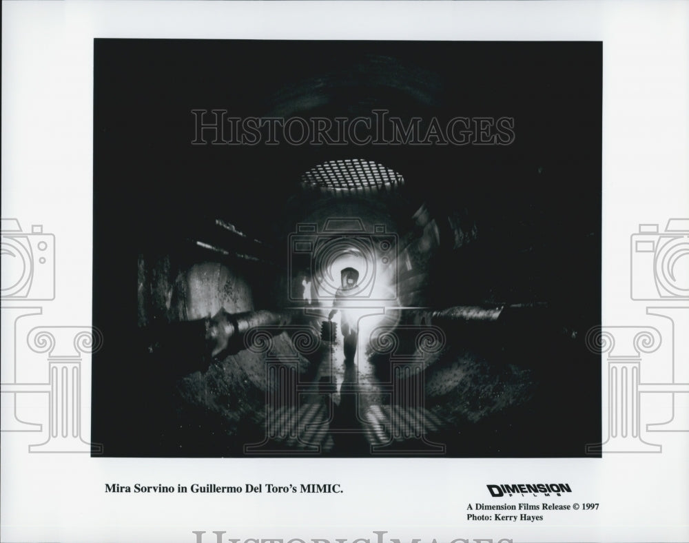 1997 Press Photo Mira Sorvino in "Mimic" - Historic Images