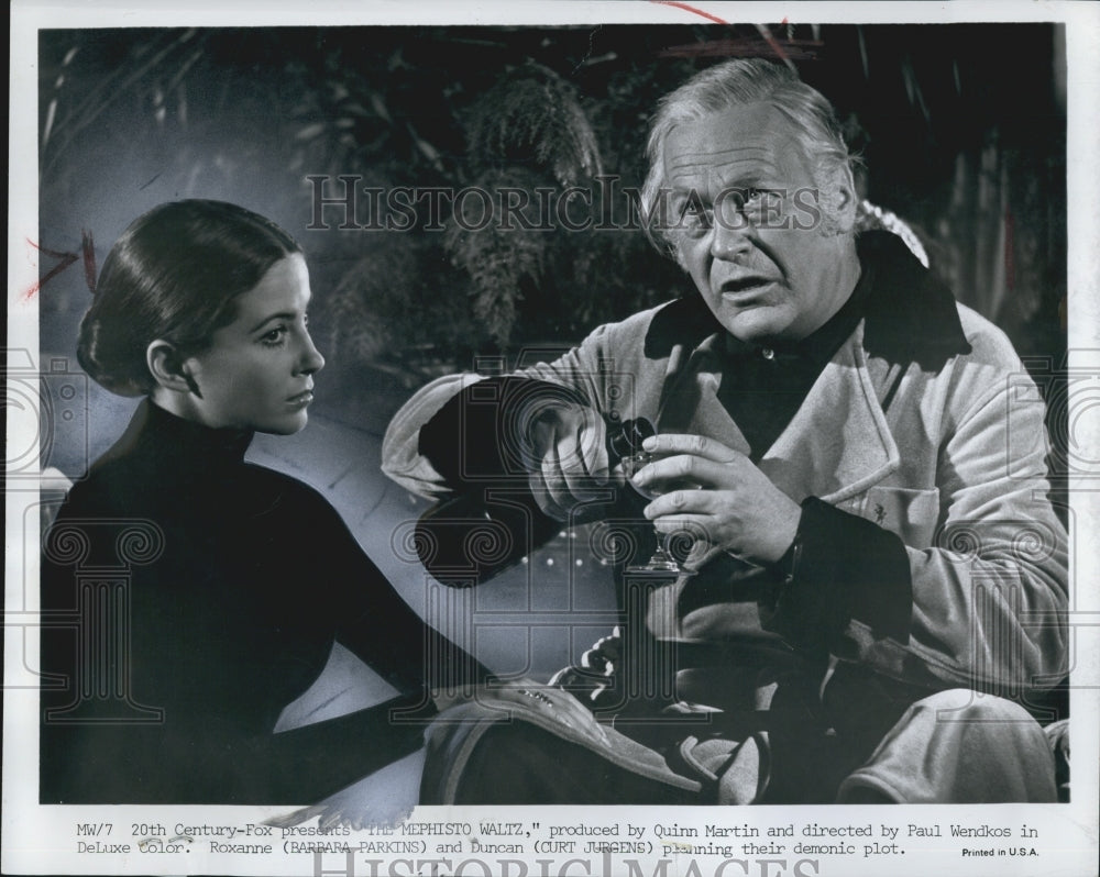 1971 Press Photo Barbara Perkins, Curt Jurgens "The Mephisto Waltz" - Historic Images