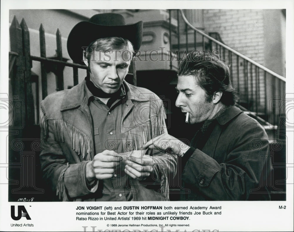 1969 Press Photo Jon Voight, Dustin Hoffman "Midnight Cowboy" - DFPG40427 - Historic Images