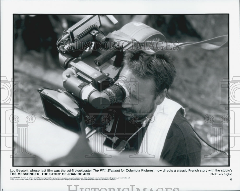 1999 Press Photo &quot;The Messenger: The Story of Joan of Arc&quot; director Luc Besson - Historic Images