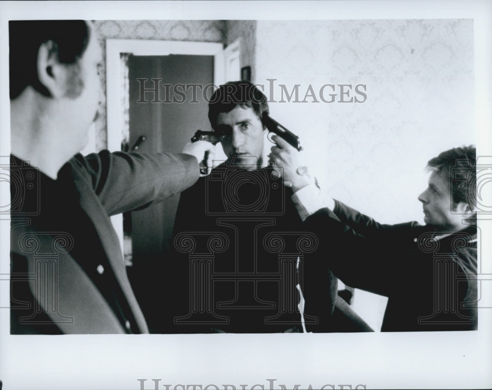 Press Photo Two Actors Hold Gun Of Another Actor In Unknown Movie - Historic Images