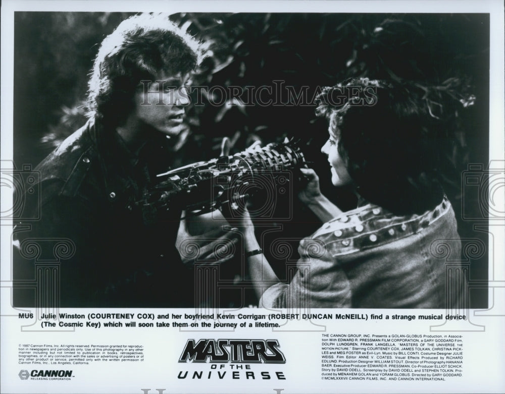 1987 Press Photo Courtney Cox, Robert Duncan McNeill &quot;Masters Of The Universe&quot; - Historic Images