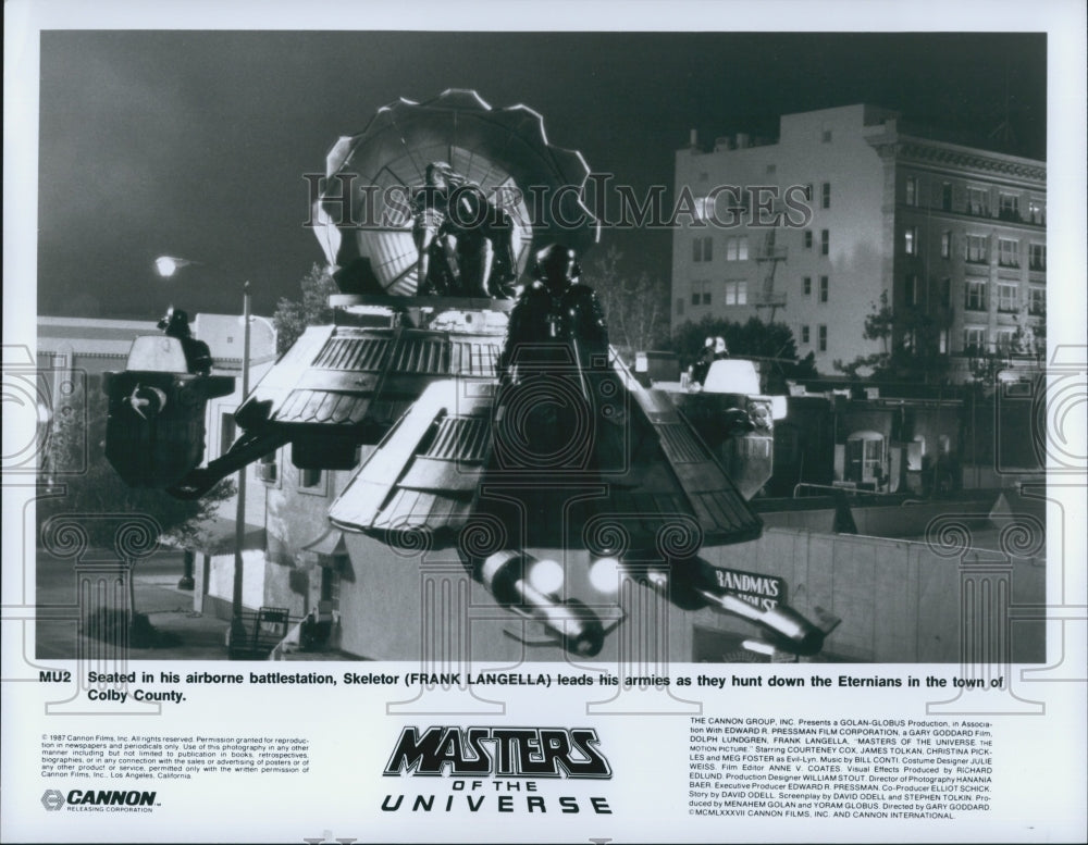 1987 Press Photo &quot;Masters Of The Universe&quot; Courteney Cox Frank Langella - Historic Images