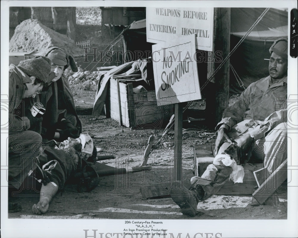 1972 Press Photo "MASH" a scene of wounded in the film - Historic Images