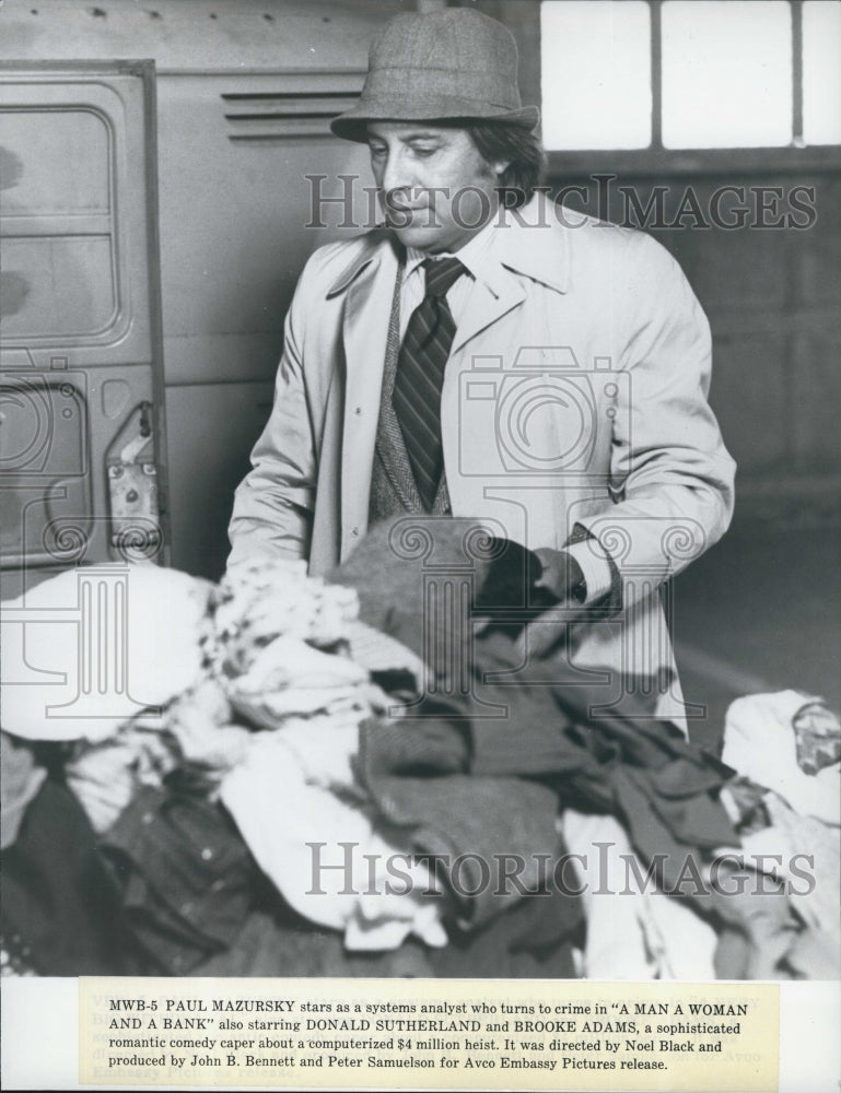 1979 Press Photo  "A Man A Woman & A Bank" Donald Sutherland - Historic Images