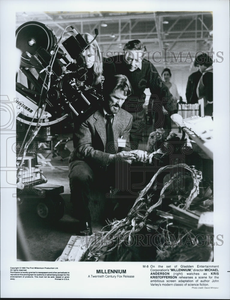 1989 Press Photo "Millennium" director Michael Andeson with Kris Kristofferson - Historic Images