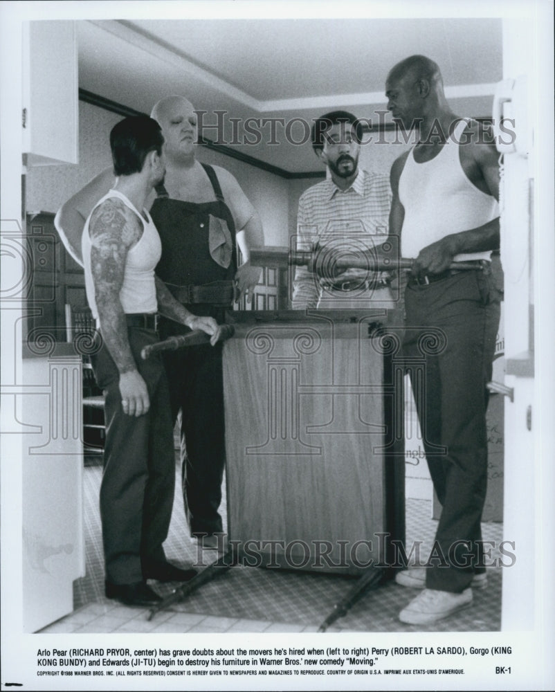1988 Press Photo Richard Pryor, Robert La Sardo, King Kong Bundy in "Moving" - Historic Images