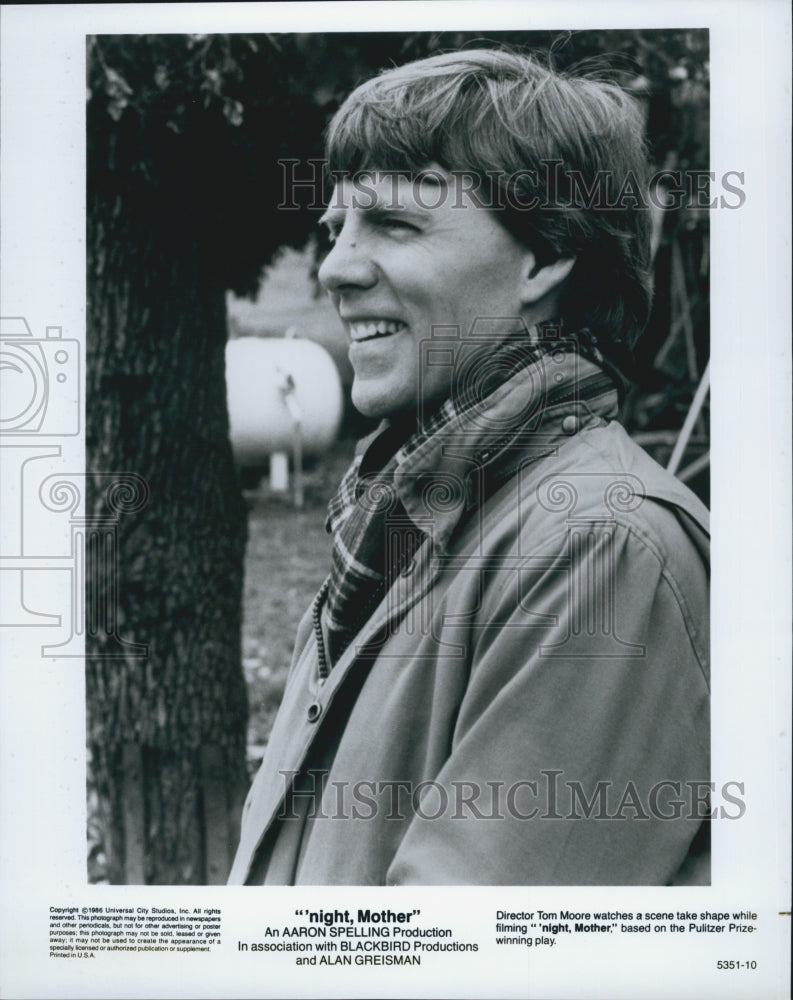 1986 Press Photo Tom Moore director of &quot;&#39;night, Mother&quot; - Historic Images