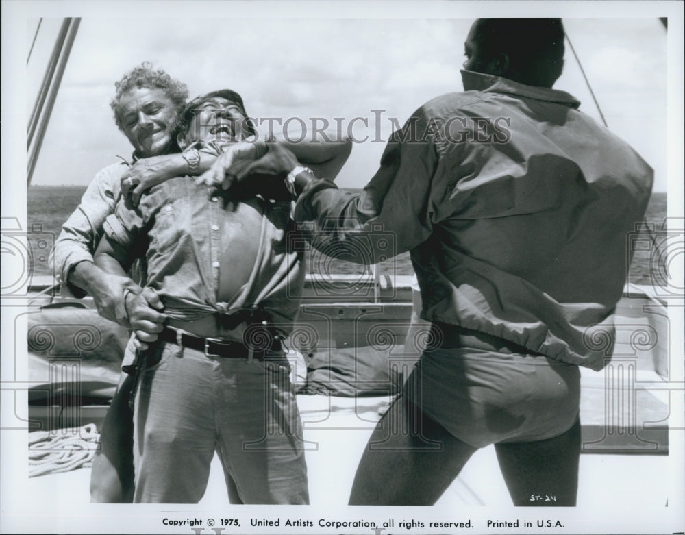 1975 Press Photo Cornel Wilde, Dale Ishimoto, Yaphet Kotto in &quot;Sharks&#39; Treasure&quot; - Historic Images