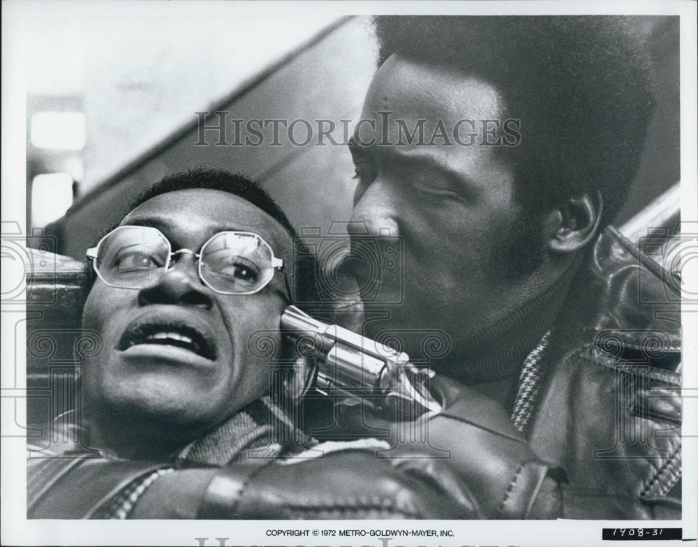 1972 Press Photo One Actor Holds Another Actor At Gunpoint In Unknown Film - Historic Images