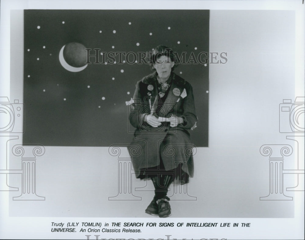 Press Photo Lily Tomlin in &quot;The Search for Signs of Intelligent Life In the - Historic Images