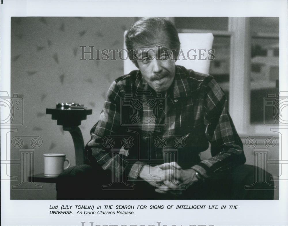 Press Photo Lily Tomlin in "The Search for Signs of Intelligent Life in the - Historic Images