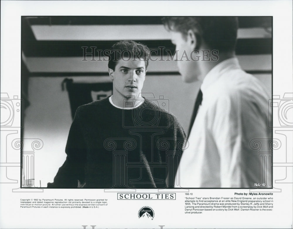 1992 Press Photo Brendan Fraser Tries to Gain Acceptance in "School Ties" - Historic Images