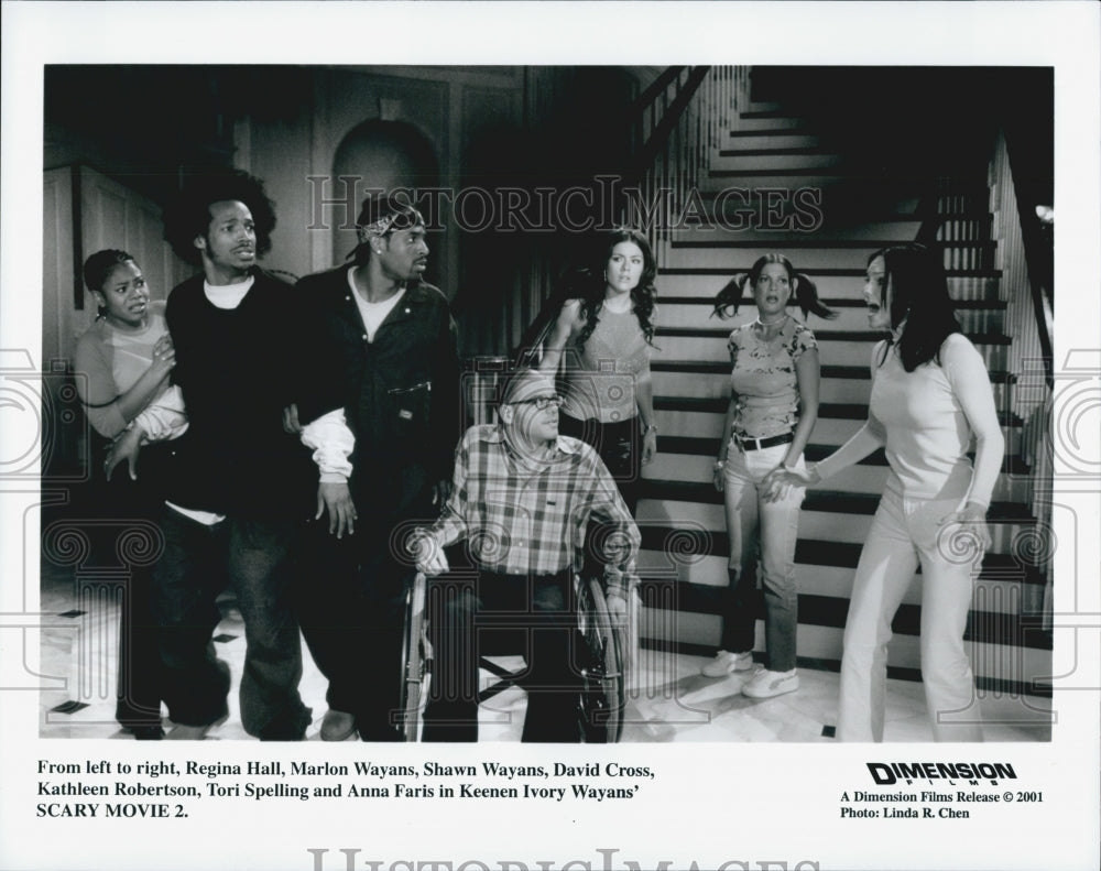 2001 Press Photo Regina Hall, Shawn and Marlon Wayans in "Scary Movie 2" - Historic Images