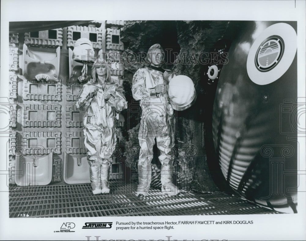 1980 Press Photo Farrah Fawcett And Kirk Douglas In Science Fiction "Saturn 3" - Historic Images