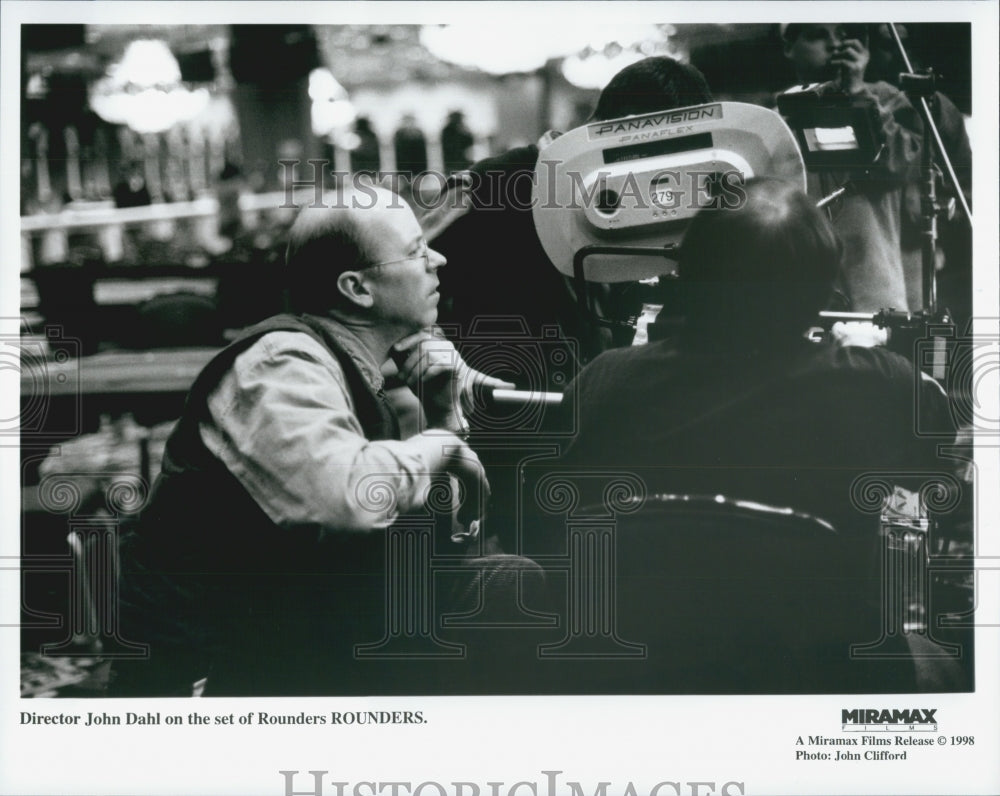 1998 Press Photo Director John Dahl On The Set Drama Film "Rounders" - Historic Images