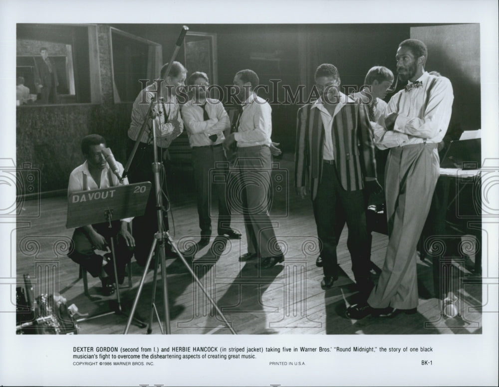 1986 Press Photo Actors Dexter Gordon And Herbie Hancock In "Round Midnight" - Historic Images