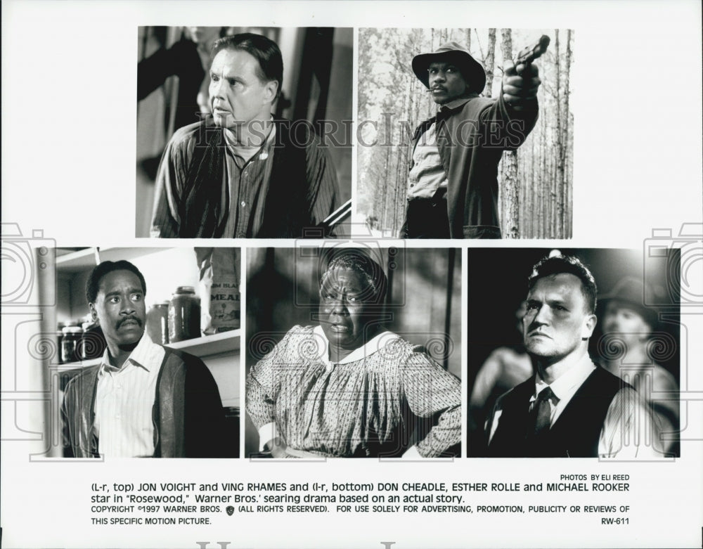 1997 Press Photo Jon Voight, Ving Rhames, Don Cheadle, Esther Rolle, &quot;Rosewood&quot; - Historic Images