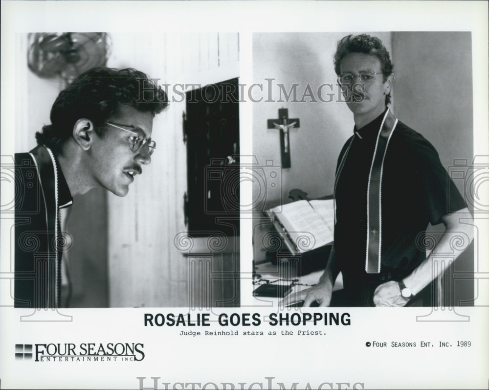 1989 Press Photo Judge Reinhold in &quot;Rosalie Goes Shopping&quot; - Historic Images