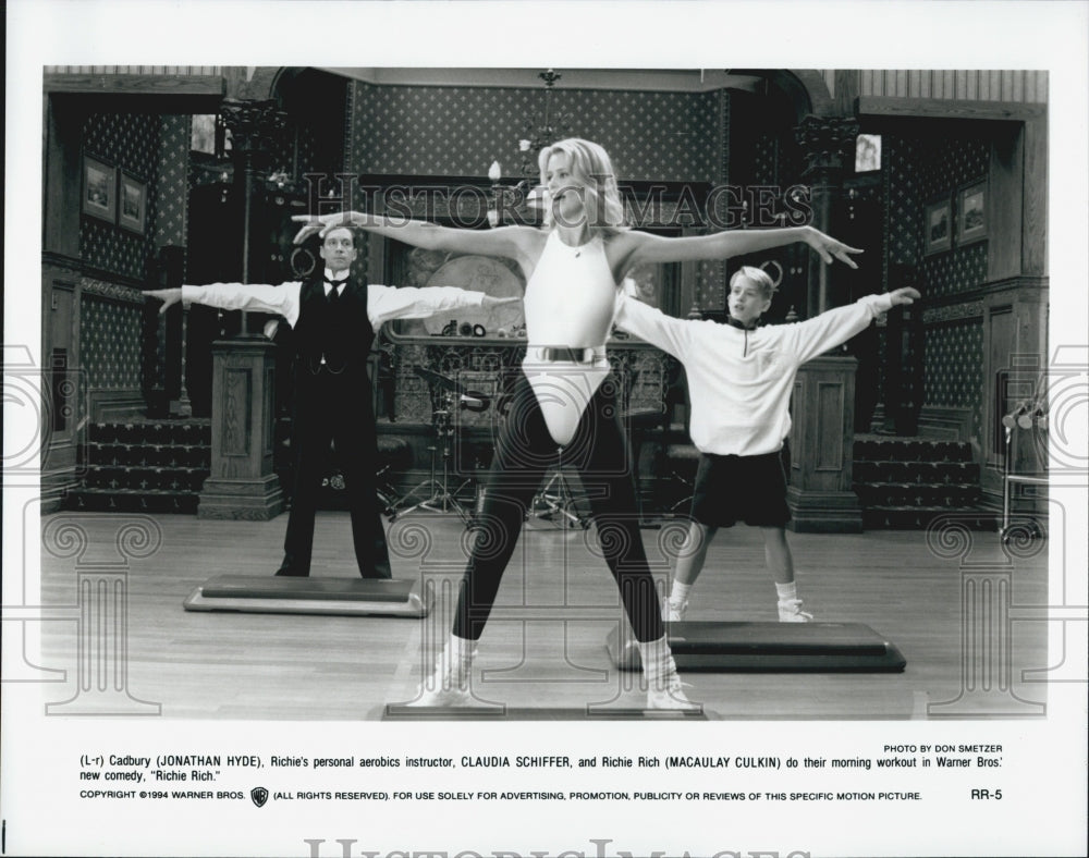 1994 Press Photo "Richie Rich" Jonathan Hyde Claudia Schiffer Macaulay Culkin - Historic Images