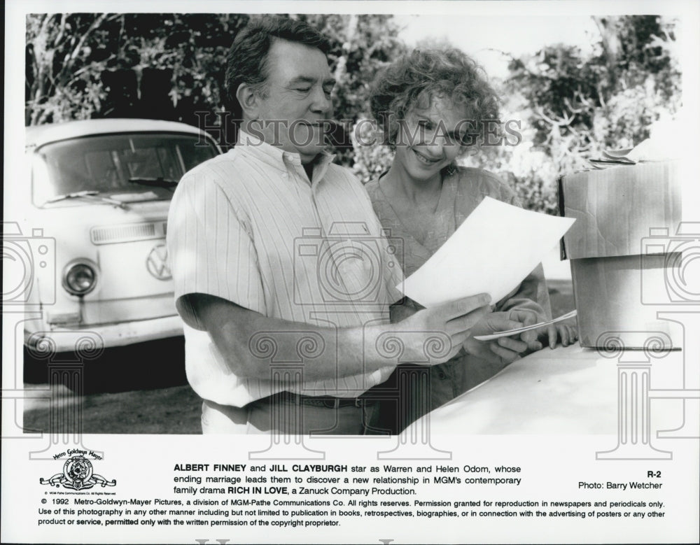 1992 Press Photo Albert Finney & Jill Clayburgh Star In Rich In Love - Historic Images