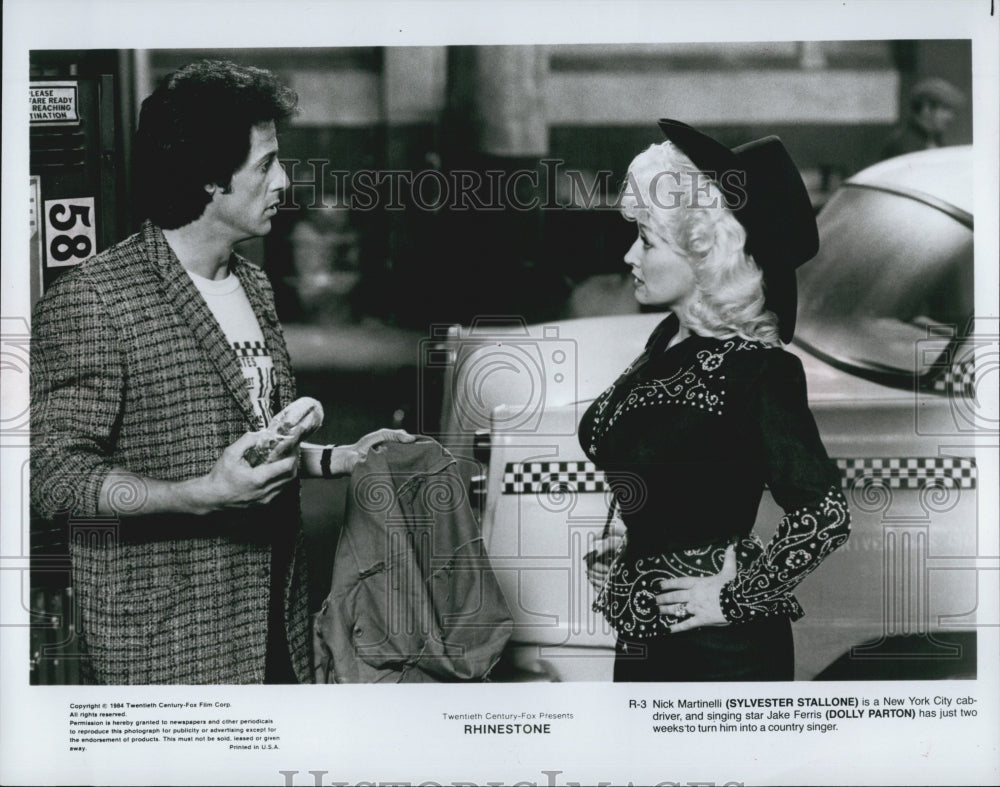 1984 Press Photo Sylvester Stallone and Dolly Parton in &quot;Rhinestone&quot; - Historic Images