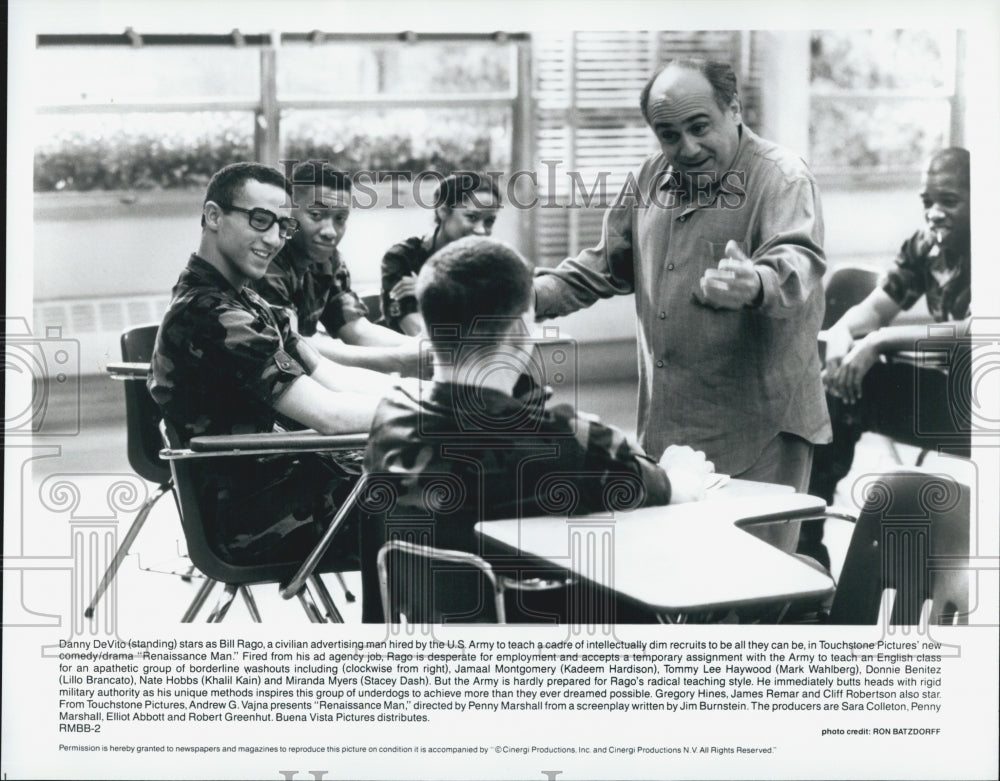 1994 Press Photo Danny Devito in &quot;Renaissance Man&quot; - Historic Images