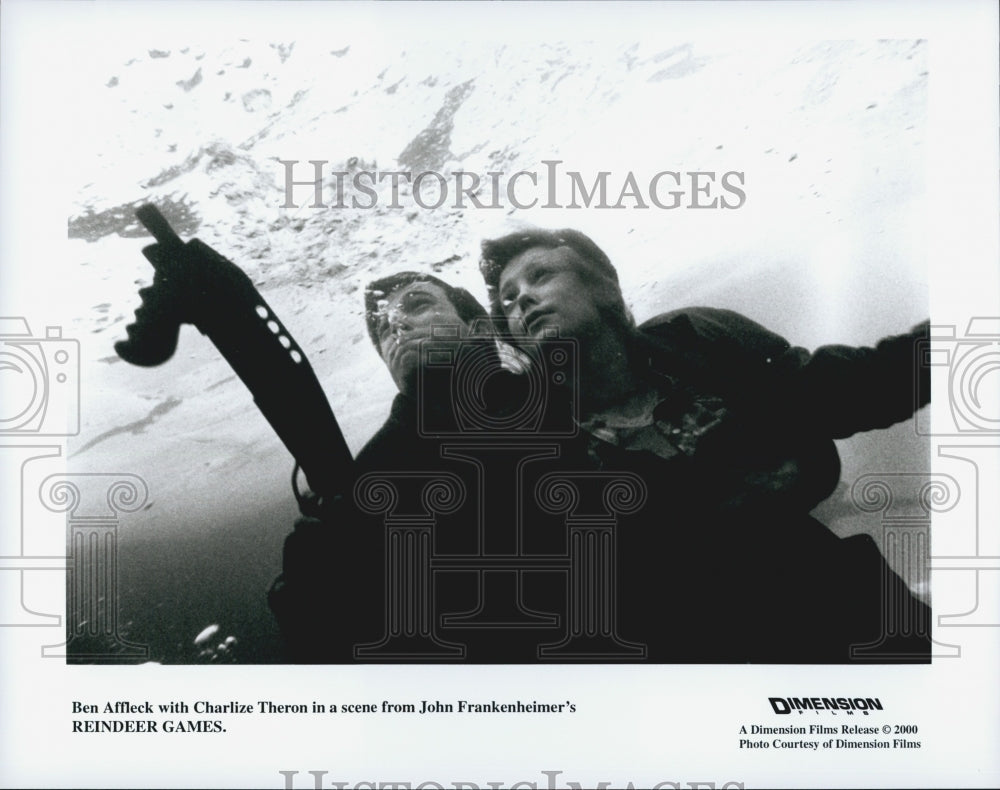 2000 Press Photo Ben Affleck & Charlize Theron in "Reindeer Games" - Historic Images