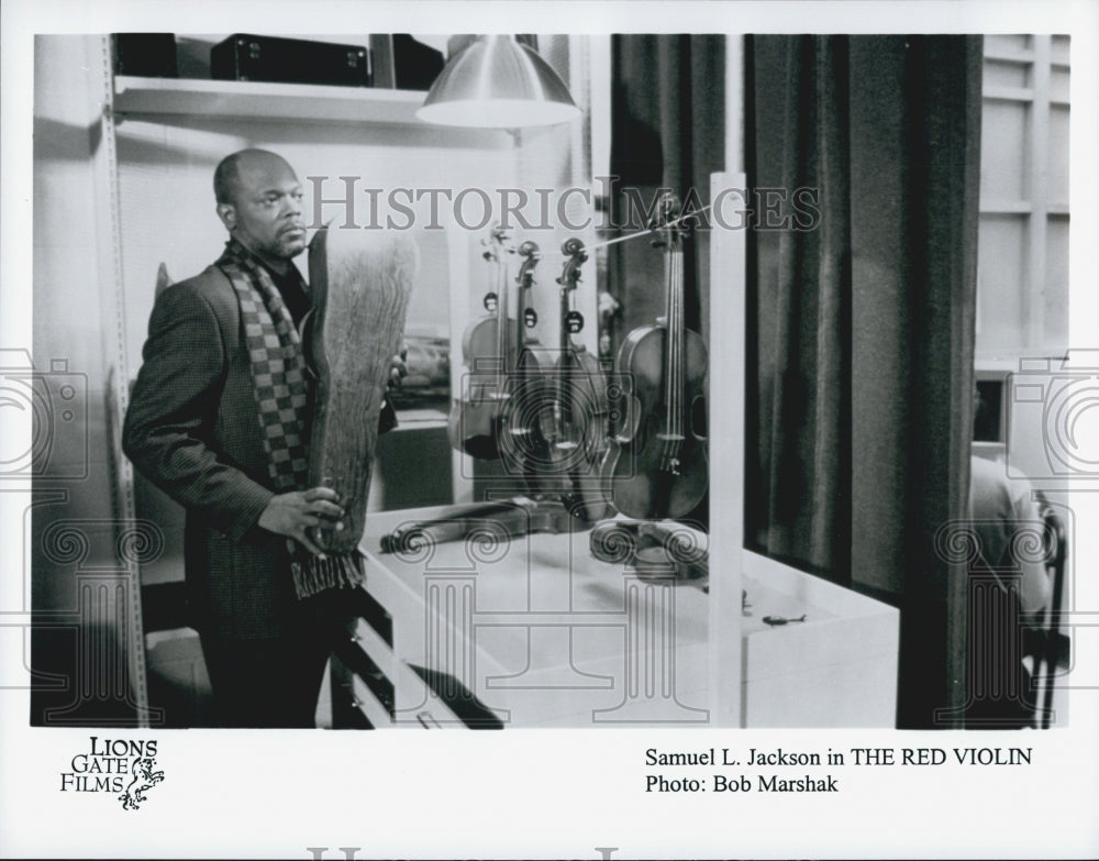 1998 Press Photo &quot;The Red Violin&quot; Samuel L. Jackson - Historic Images