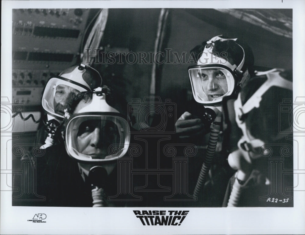 1980 Press Photo "Raise the Titanic"Richard Jordan,JD Cannon,Jason Robards - Historic Images
