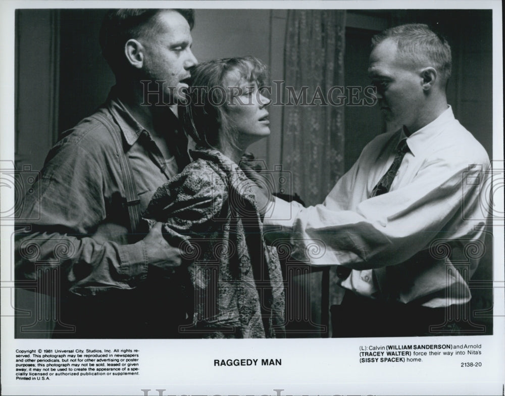 1981 Press Photo "Raggedy Man" Tracey Walter. William Sanderson, Sissy Spacek - Historic Images