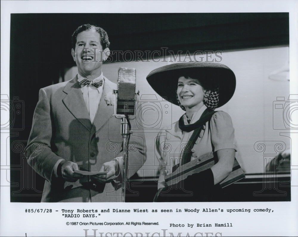 1987 Press Photo Tony Roberts &amp; Dianne Wiest Star In Radio Days - Historic Images