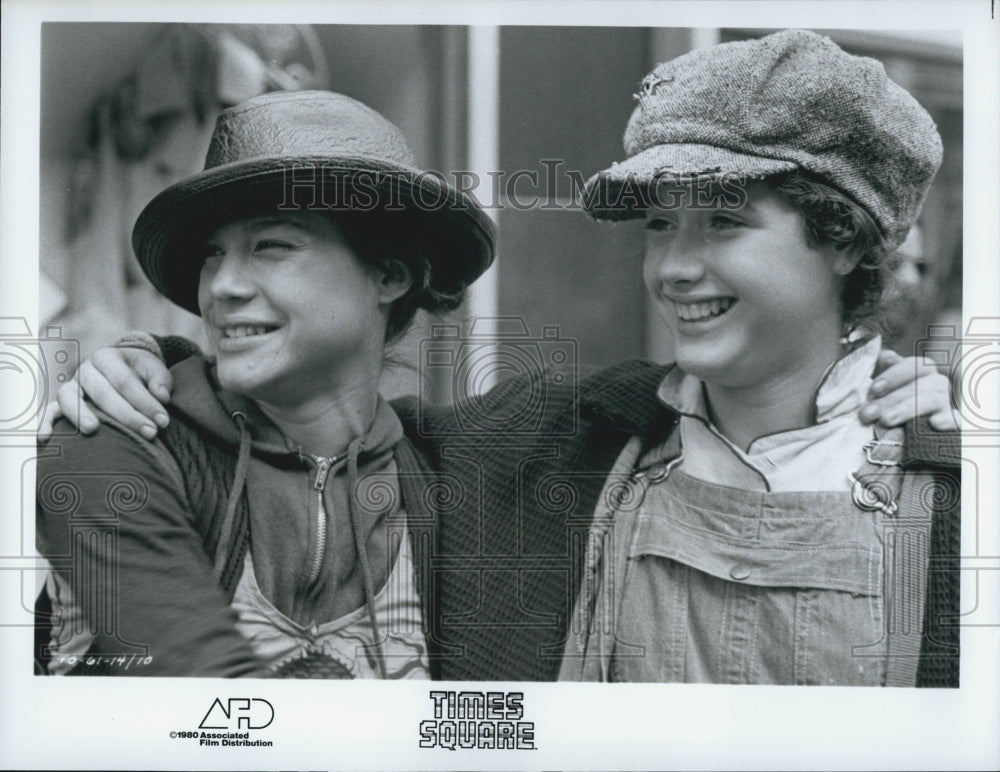 1980 Press Photo Actors Trini Alvarado And Robin Johnson In Film &quot;Times Square&quot; - Historic Images