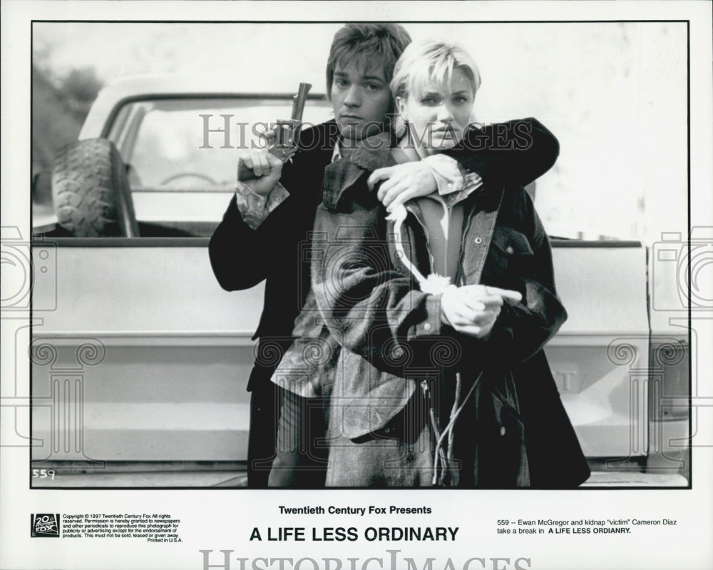 1997 Press Photo Actor Ewan McGregor, Cameron Diaz in &quot;A Life Less Ordinary&quot; - Historic Images