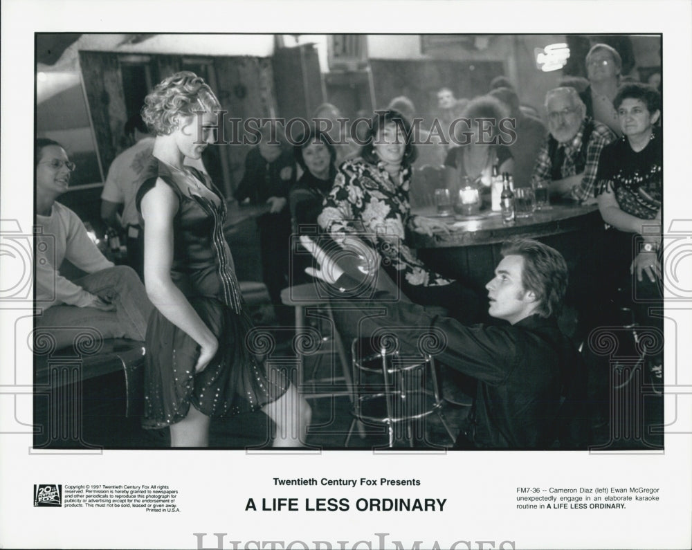 1997 Press Photo Actress Cameron Diaz, Ewan McGregor in &quot;A Life Less Ordinary&quot; - Historic Images