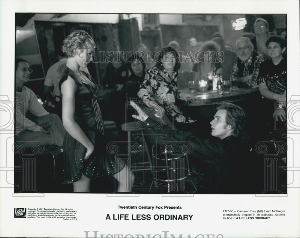 1997 Press Photo Actress Cameron Diaz, Ewan McGregor in &quot;A Life Less Ordinary&quot; - Historic Images