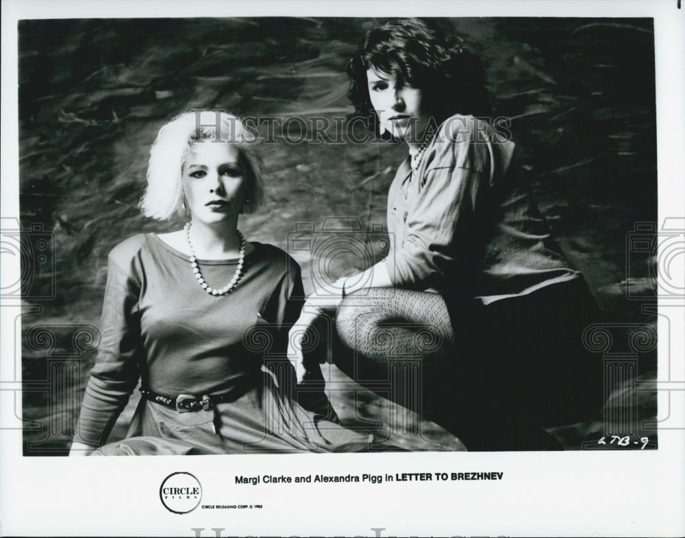 1985 Press Photo Margi Clarke, Alexandra Pigg "Letter to Brezhnev" - Historic Images