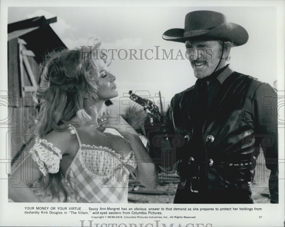 1979 Press Photo Ann-Margret And Kirk Douglas In Comedy Film &quot;The Villain&quot; - Historic Images