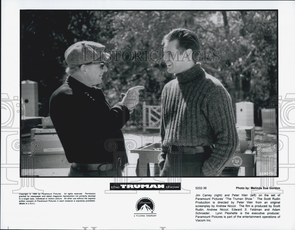 1998 Press Photo Director Peter Weir And Actor Jim Carrey &quot;The Truman Show&quot; - Historic Images