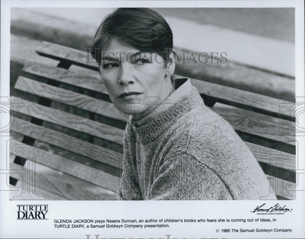 1985 Press Photo Glenda Jackson in &quot;Turtle Diary&quot; - Historic Images