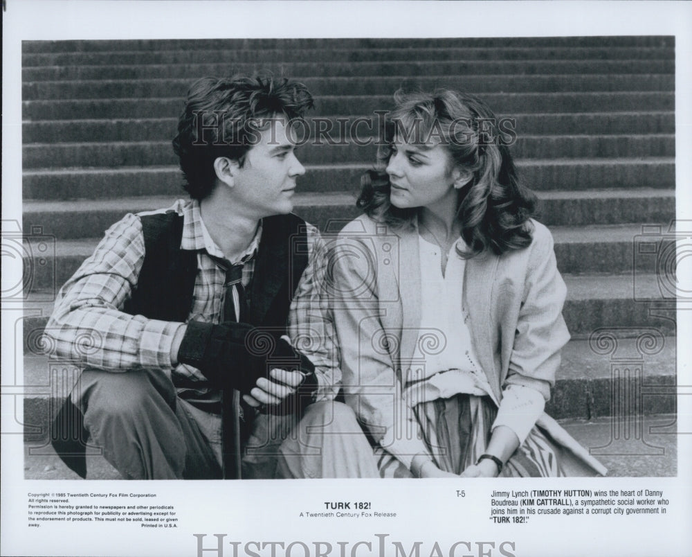 1985 Press Photo Timothy Hutton &amp; Kim Cattrall Star In Turk 182 - Historic Images