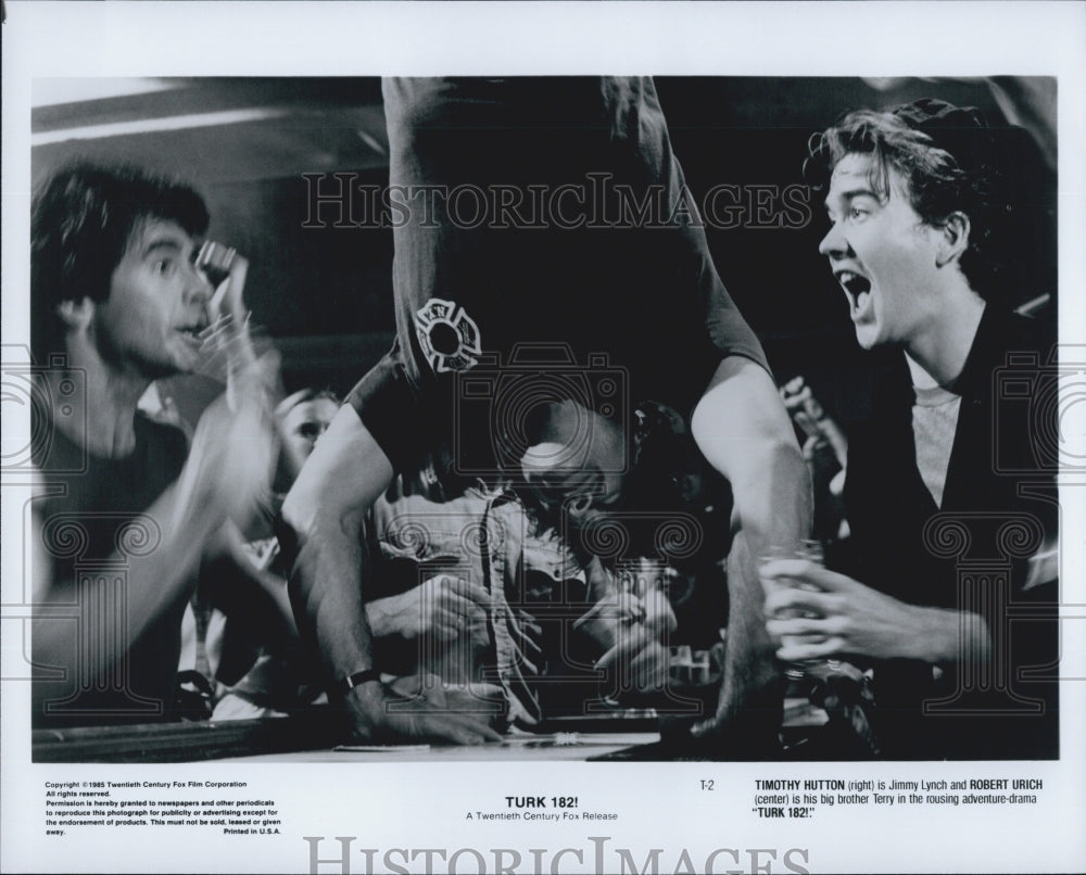 1985 Press Photo &quot;Turk 182!&quot; Timothy Hutton,Robert Urich - Historic Images