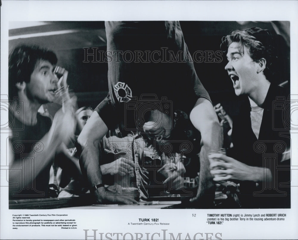 1985 Press Photo "Turk 182!" Timothy Hutton,Robert Urich - Historic Images