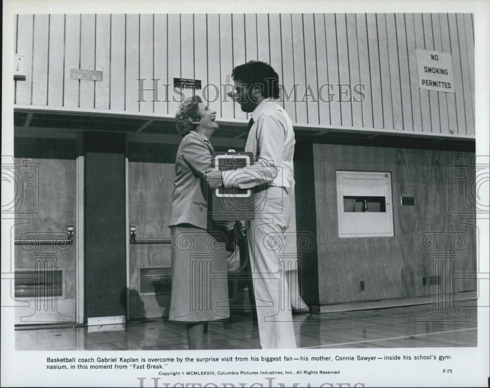 1978 Press Photo "Fast Break" starring Gabriel Kaplan,Connie Sawyer - Historic Images